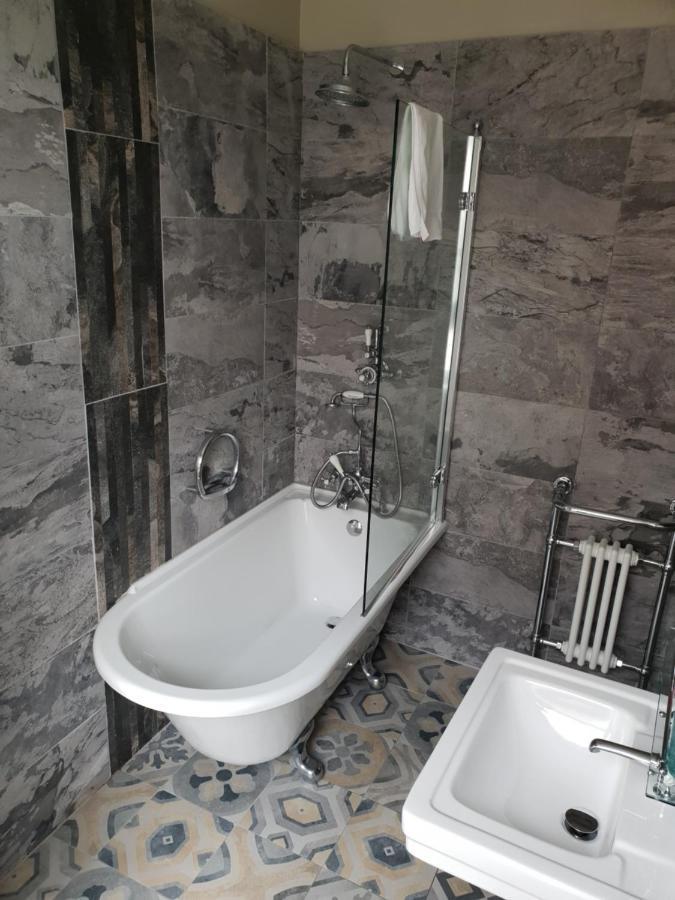 The Camberley Hotel Harrogate Bagian luar foto